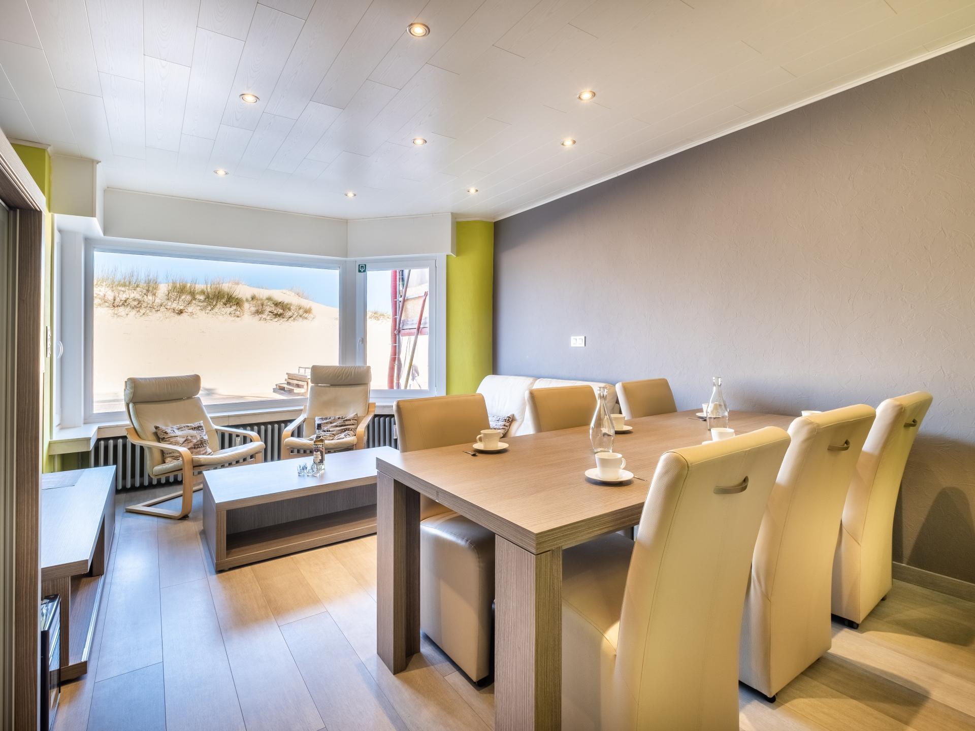 Modern ingericht appartement aan de dijk