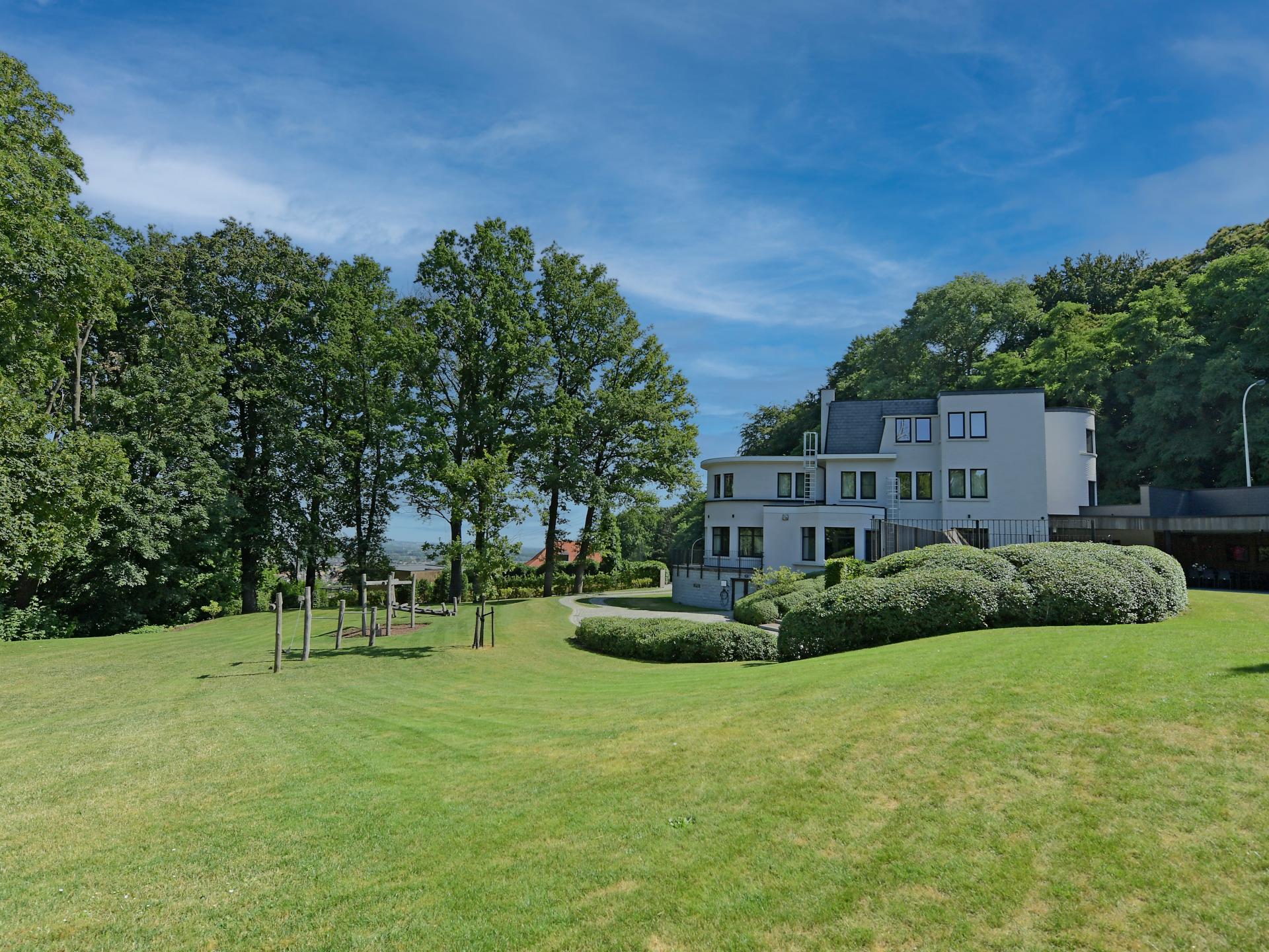 Villa op landgoed met sauna en uitzicht