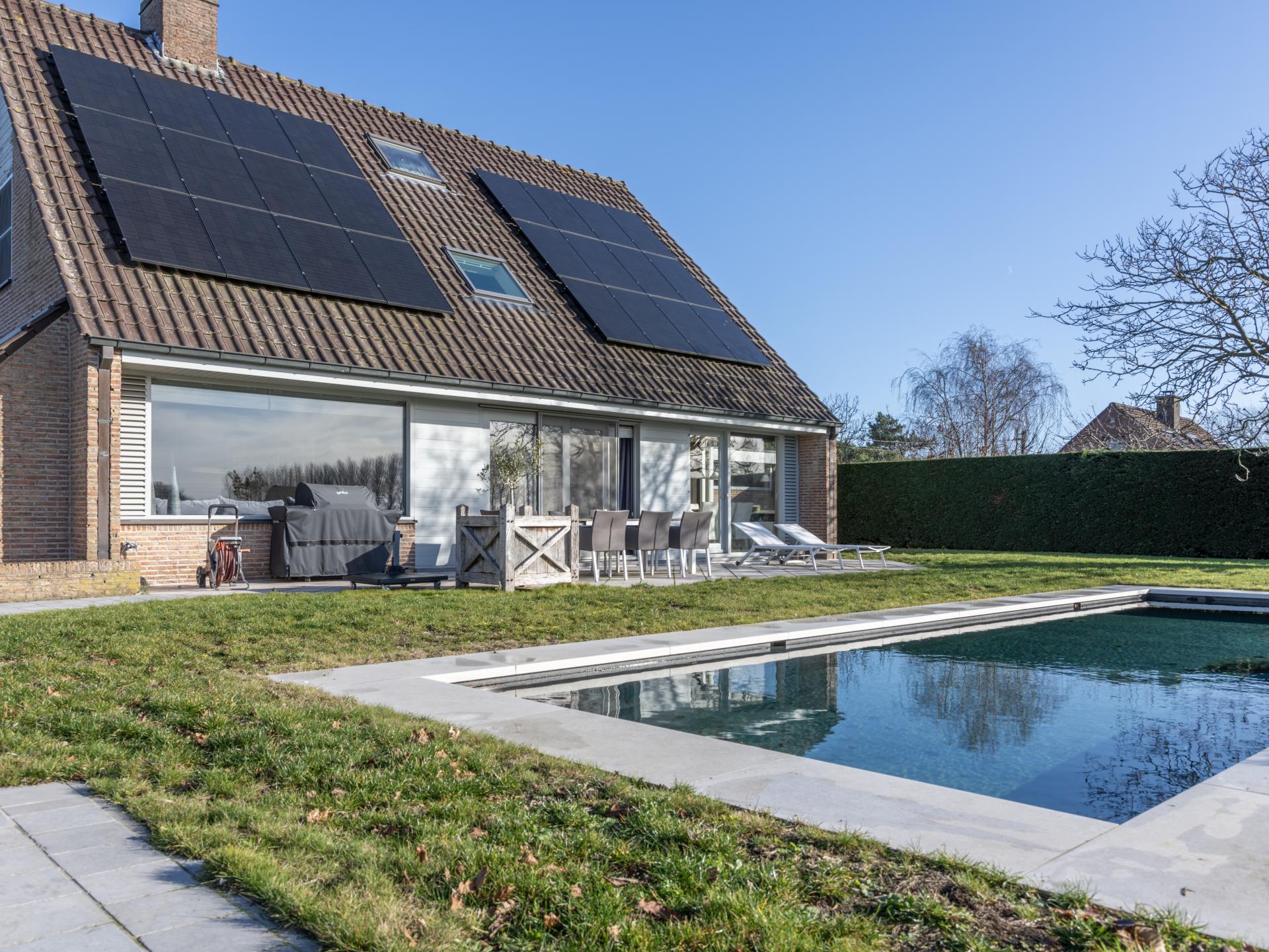 Vrijstaande landelijke villa met zwembad