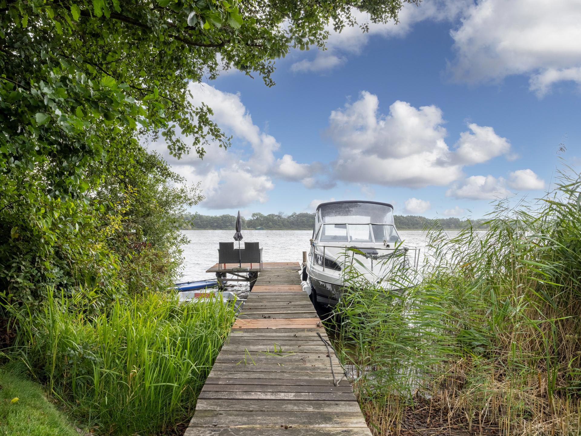 Vakantiehuis direct aan het meer met roeiboot