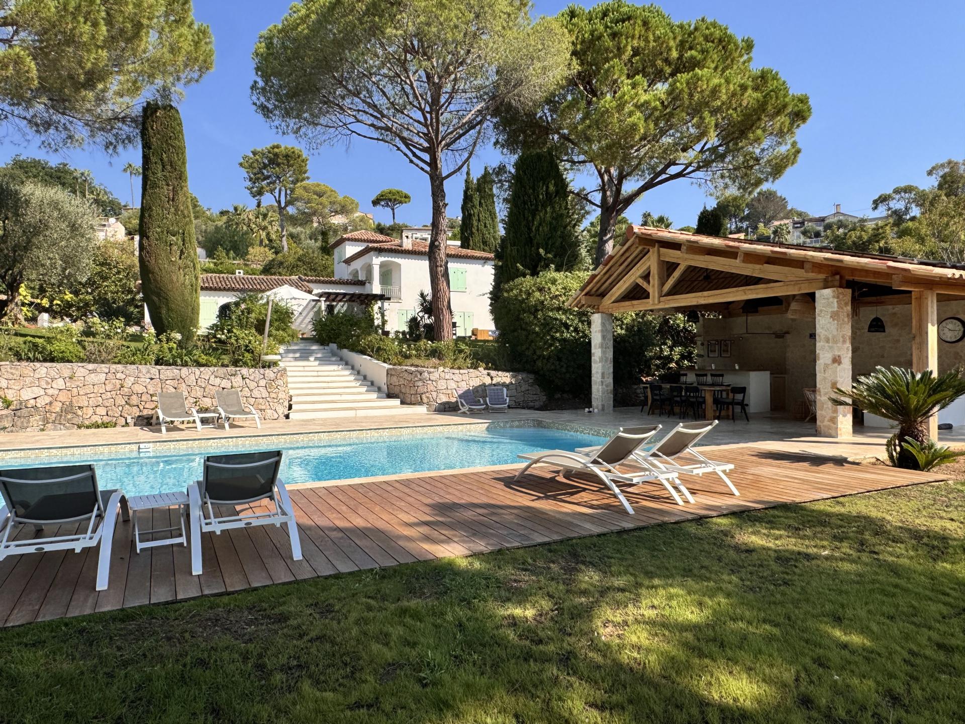 Luxe villa met airco, privézwembad en poolhouse