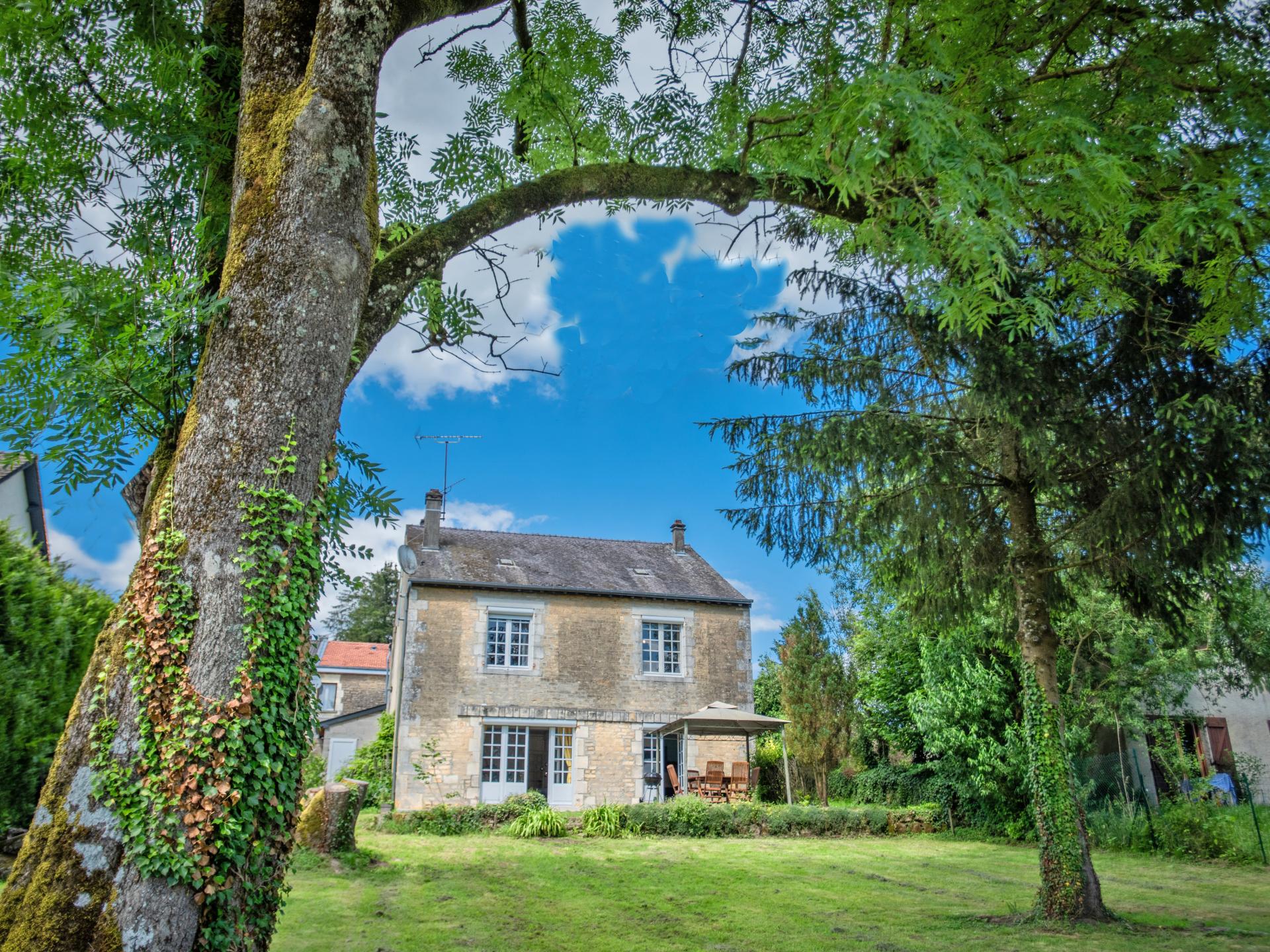 Authentieke woning met uitzicht in Franse Ardennen