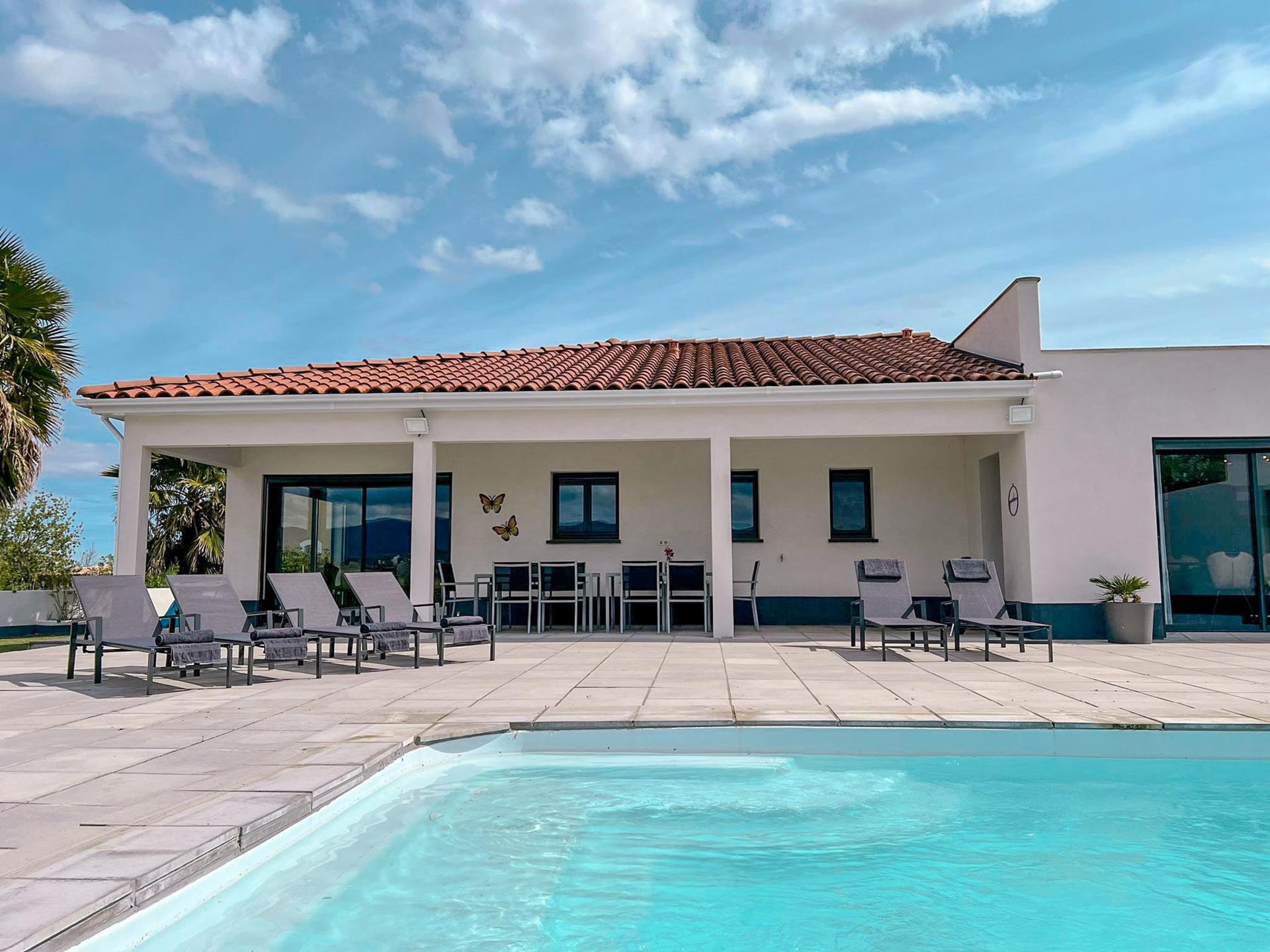 Luxe villa met zwembad en panoramisch uitzicht