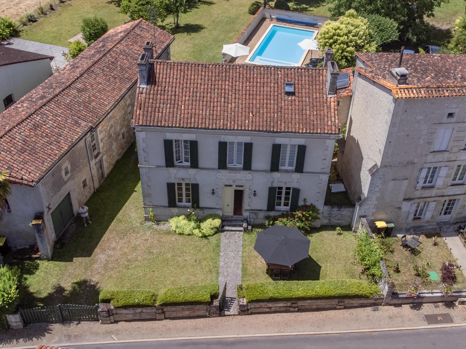 2 familiehuizen bij een rivier met privézwembad