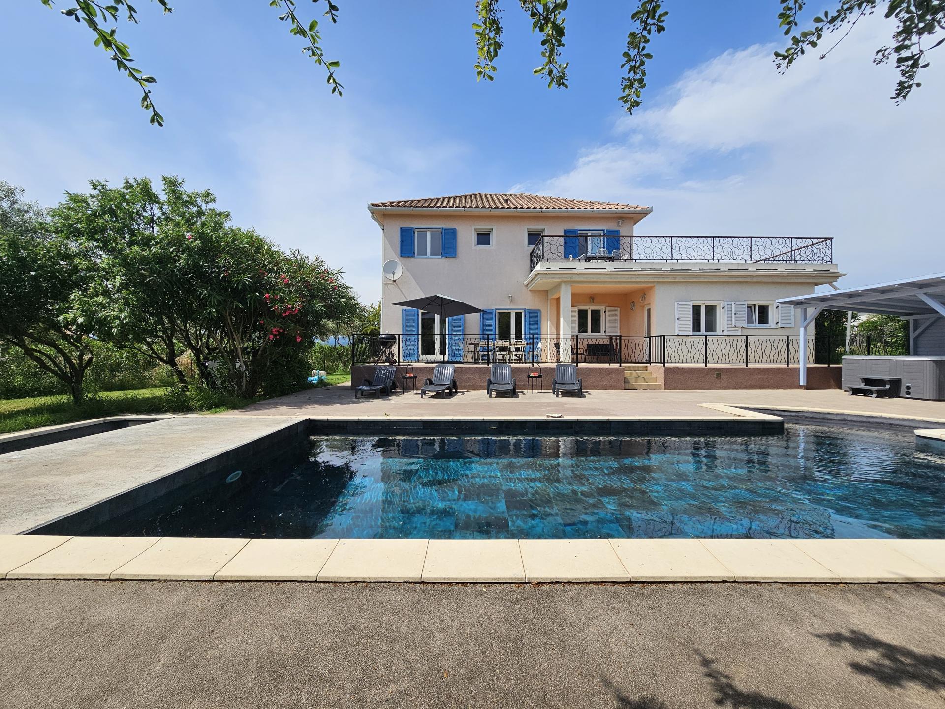 Villa met privézwembad en bubbelbad