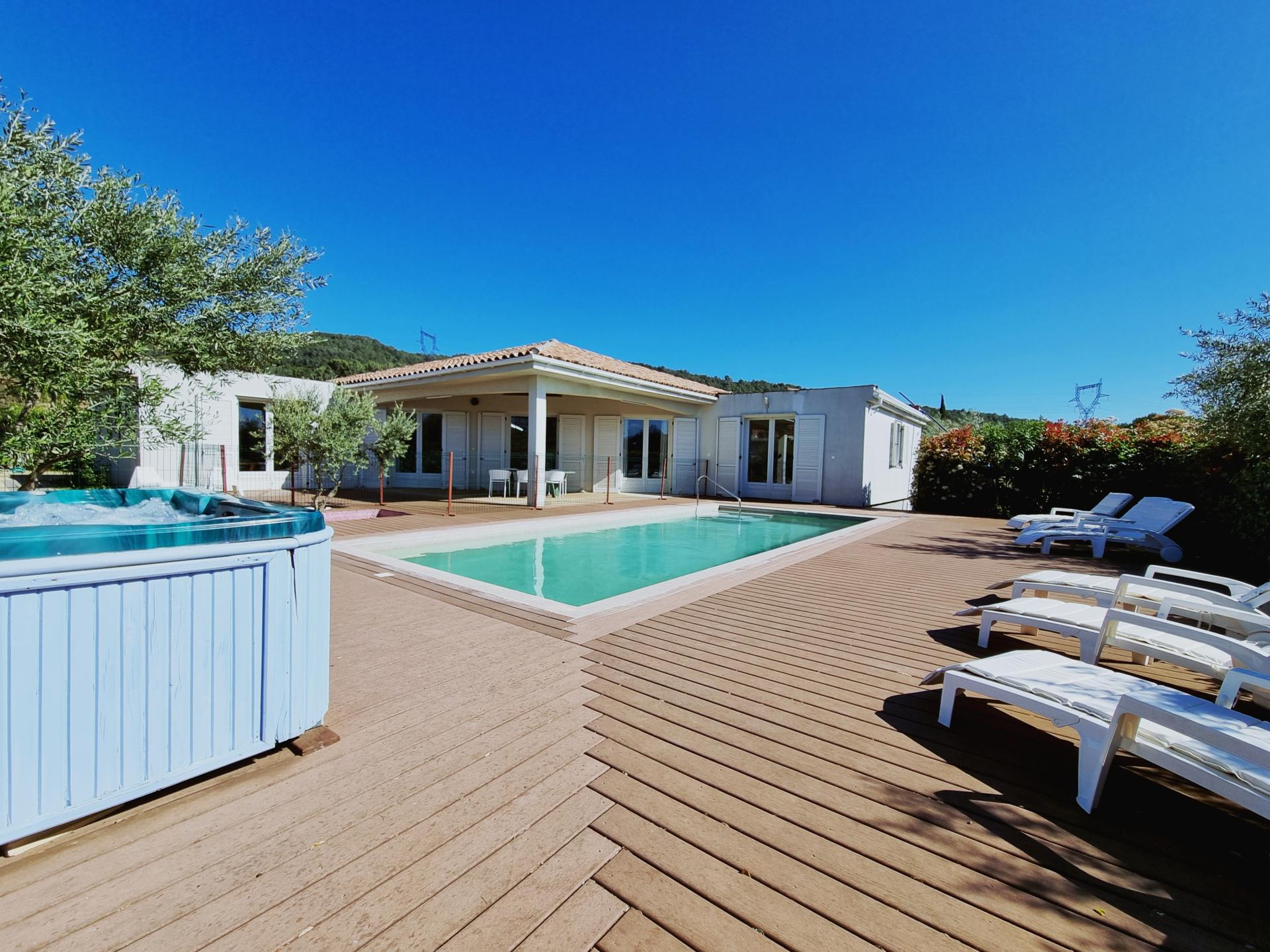 Villa met privézwembad, wellness & mooi uitzicht