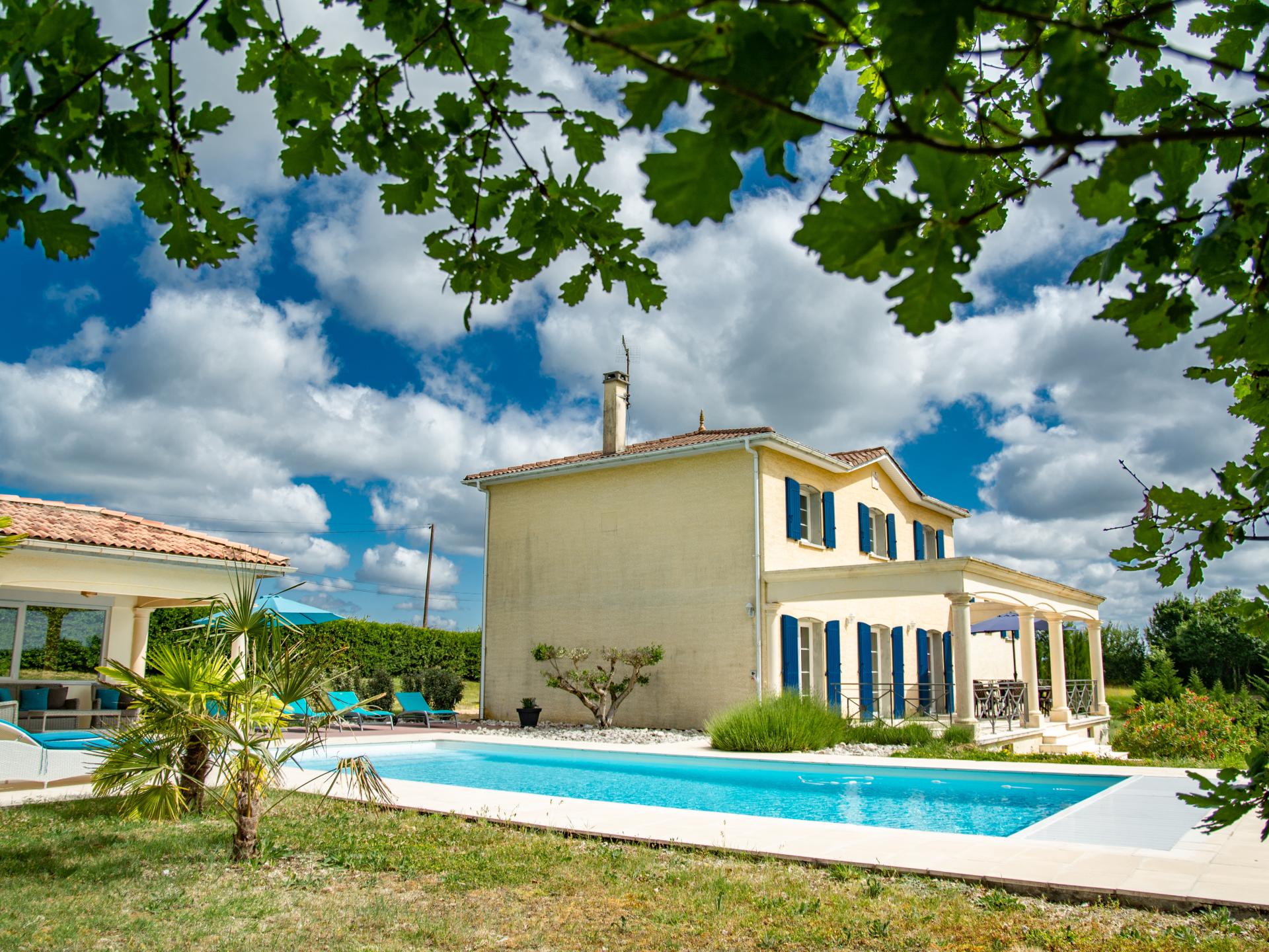 Mooie villa met privézwembad en poolhouse