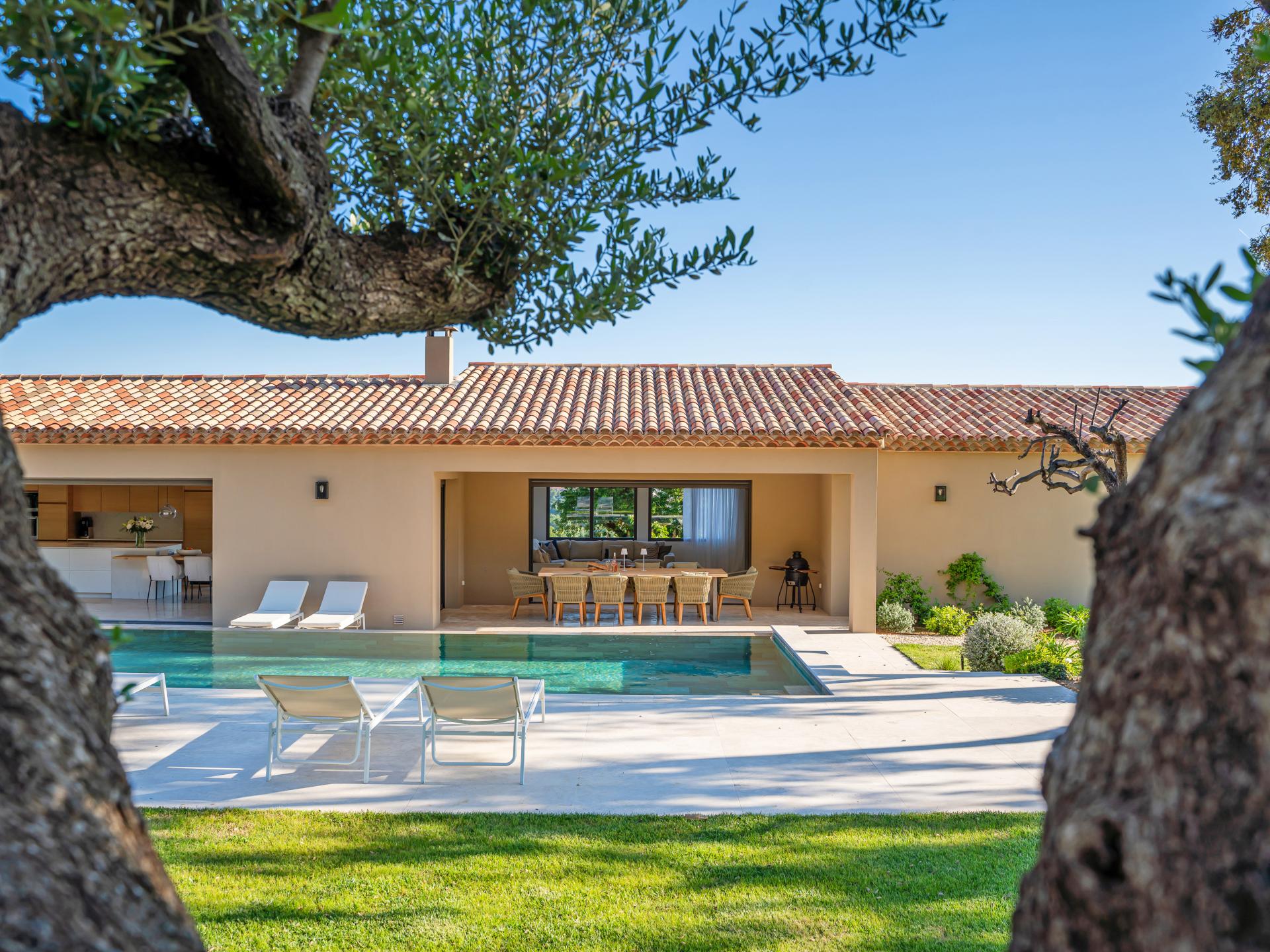 Luxe design villa met airco en verwarmd zwembad