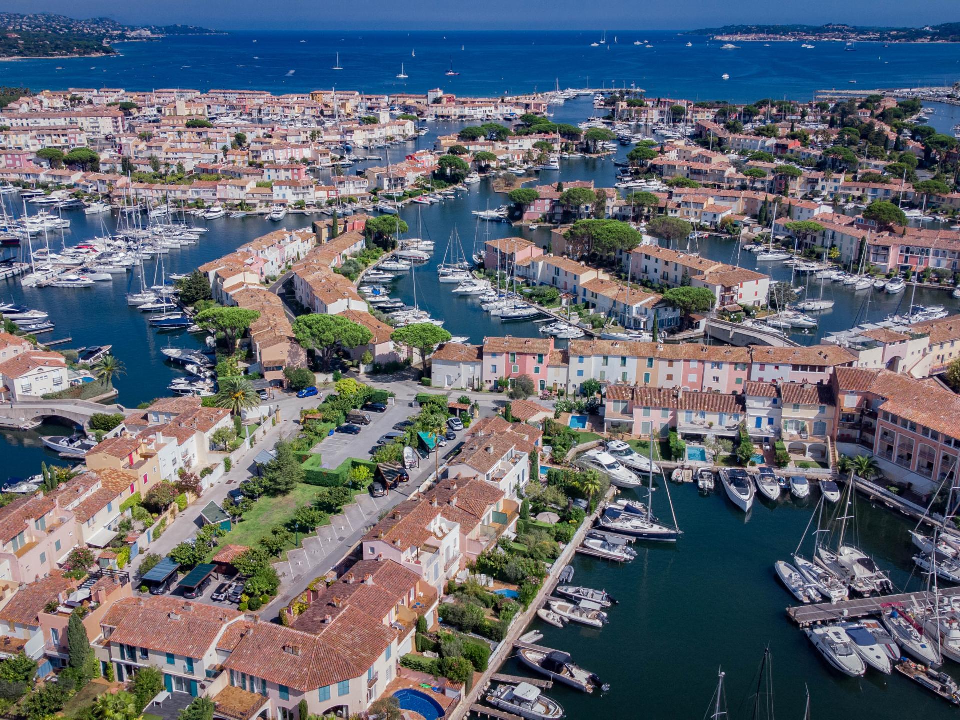 Knus vissershuis aan het water in Port Grimaud