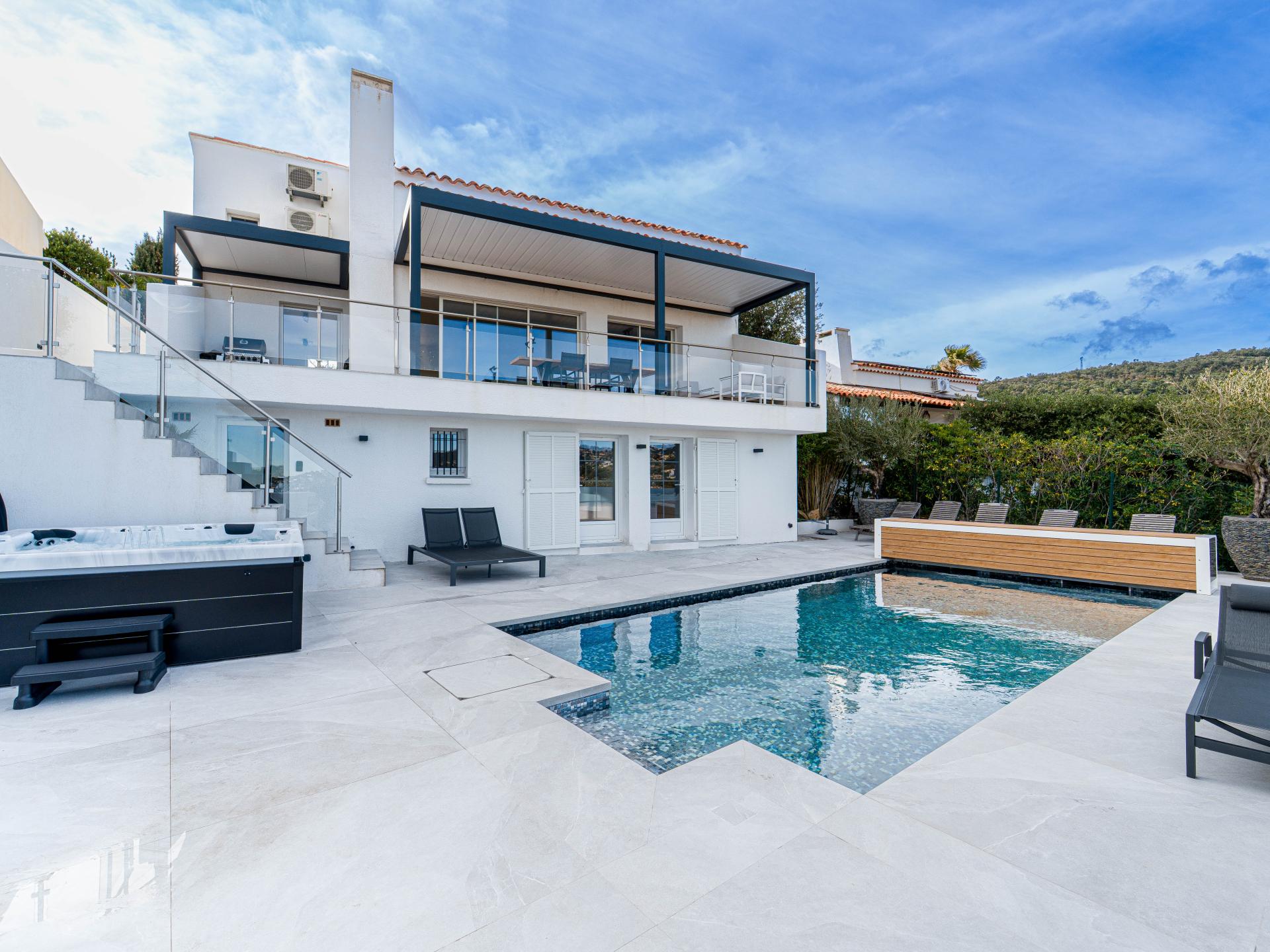 Prachtige villa met airco, zwembad en bubbelbad