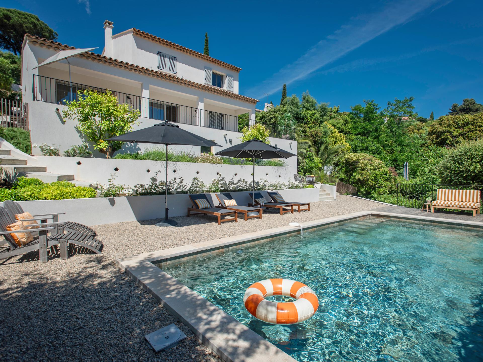 Luxe villa met airco en verwarmbaar privézwembad