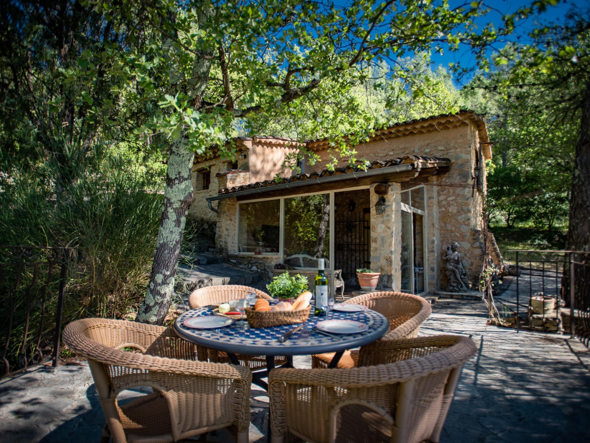 Provençaalse gîte met gedeeld zwembad
