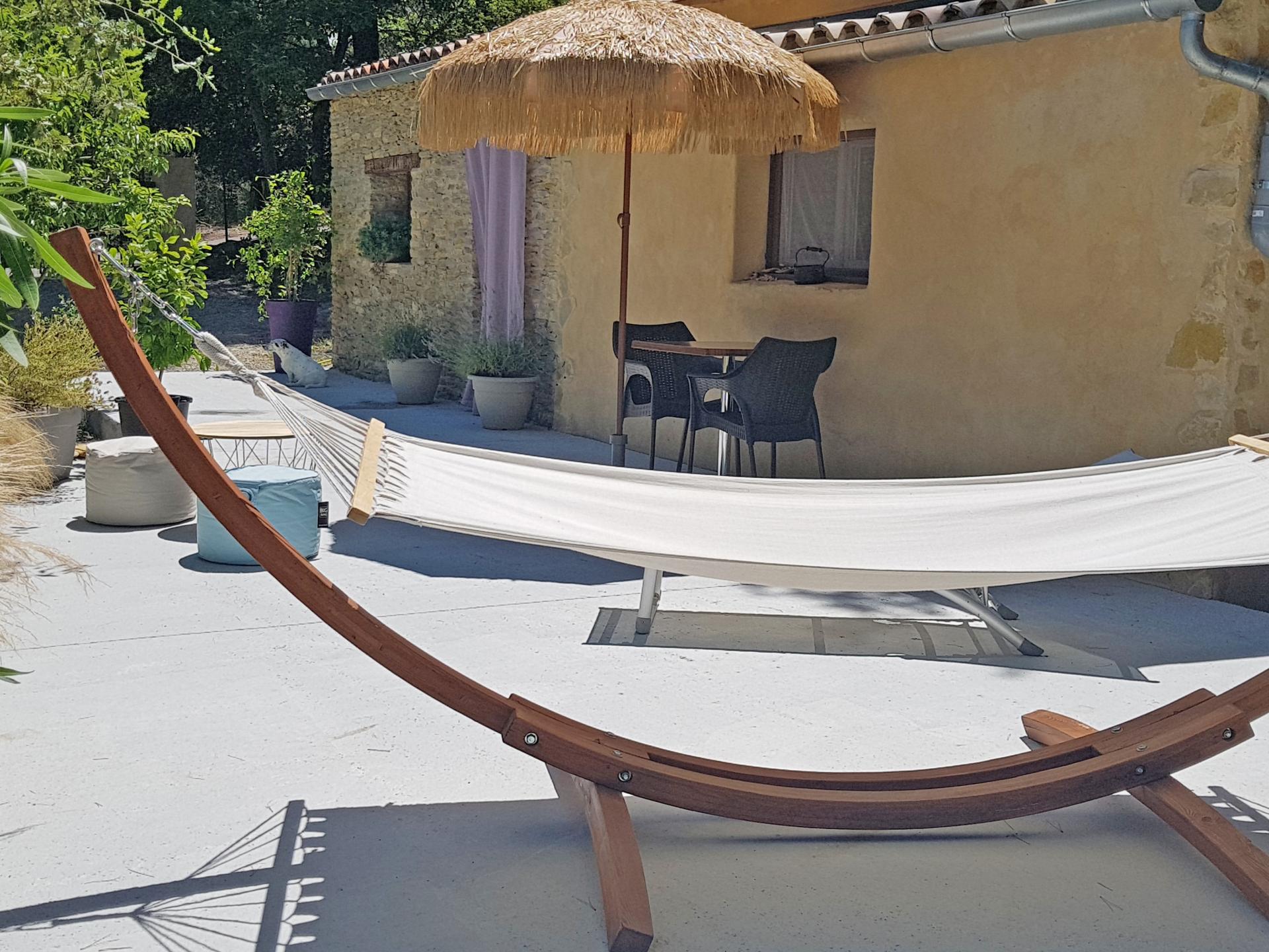 Knus ingerichte gîte met airco en verwarmd zwembad