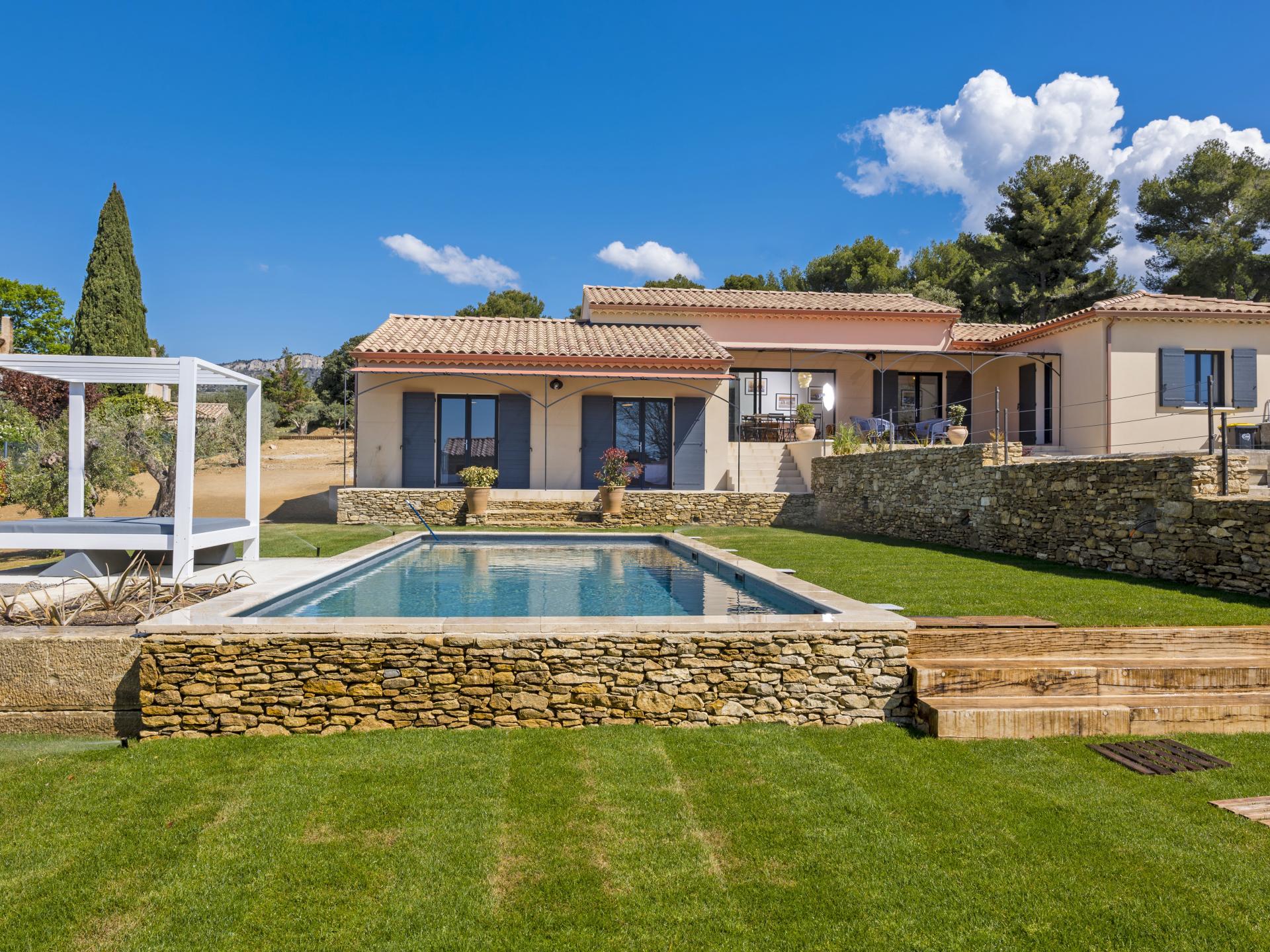 Luxe villa met airco en privézwembad vlakbij dorp