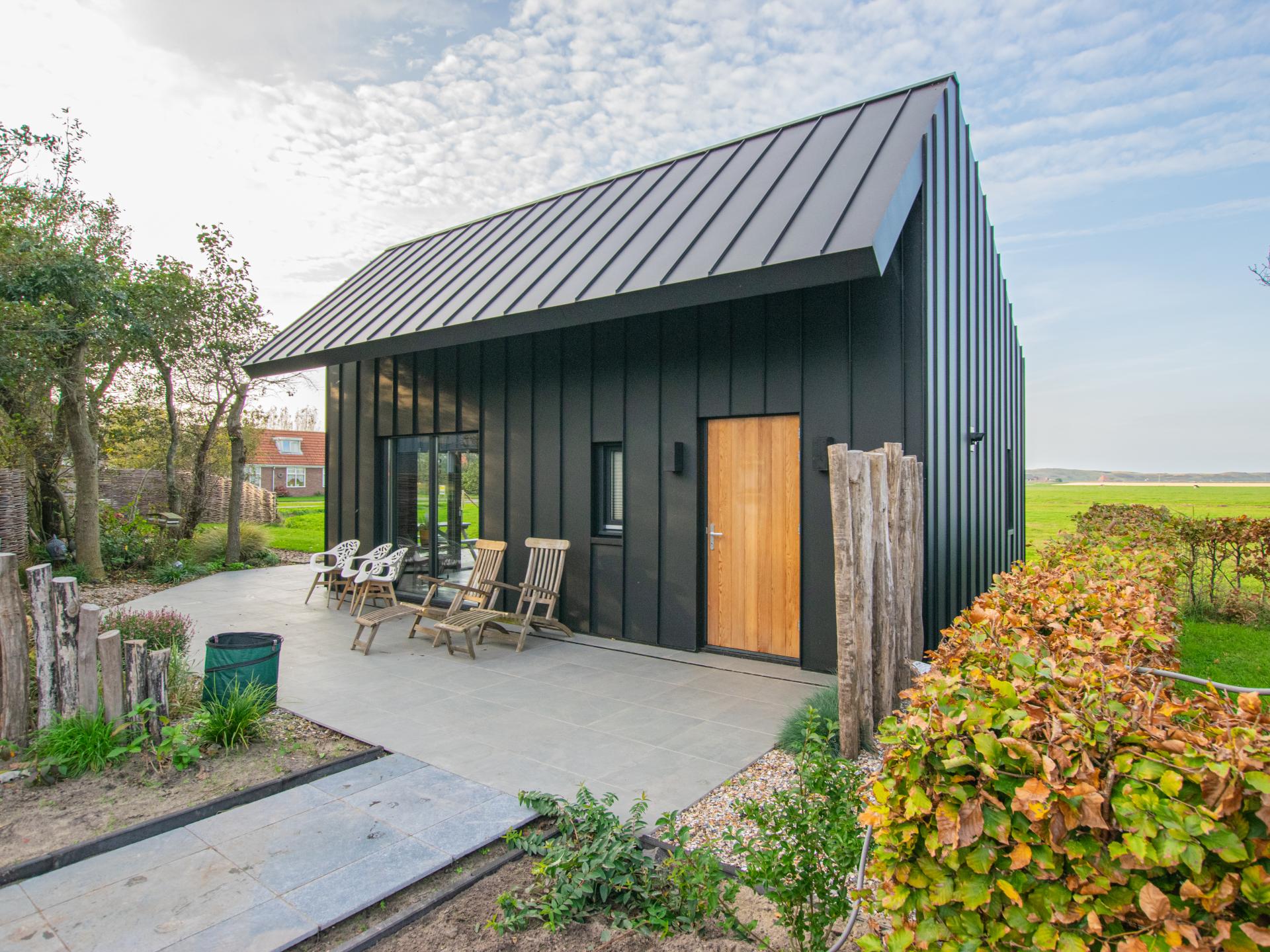 Warm vrijstaand huisje met tuin nabij het strand