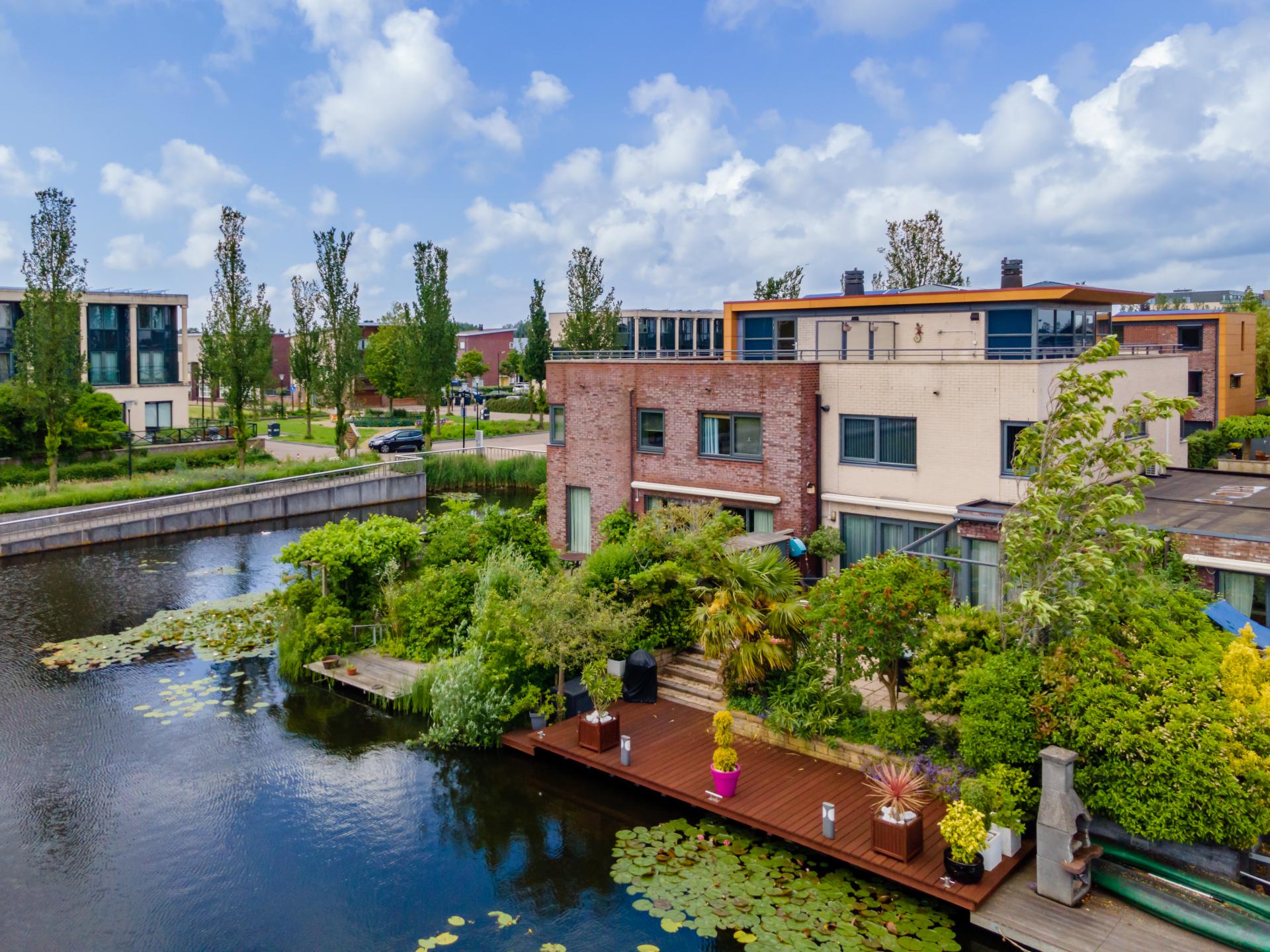 Zonnige vakantiewoning aan het water