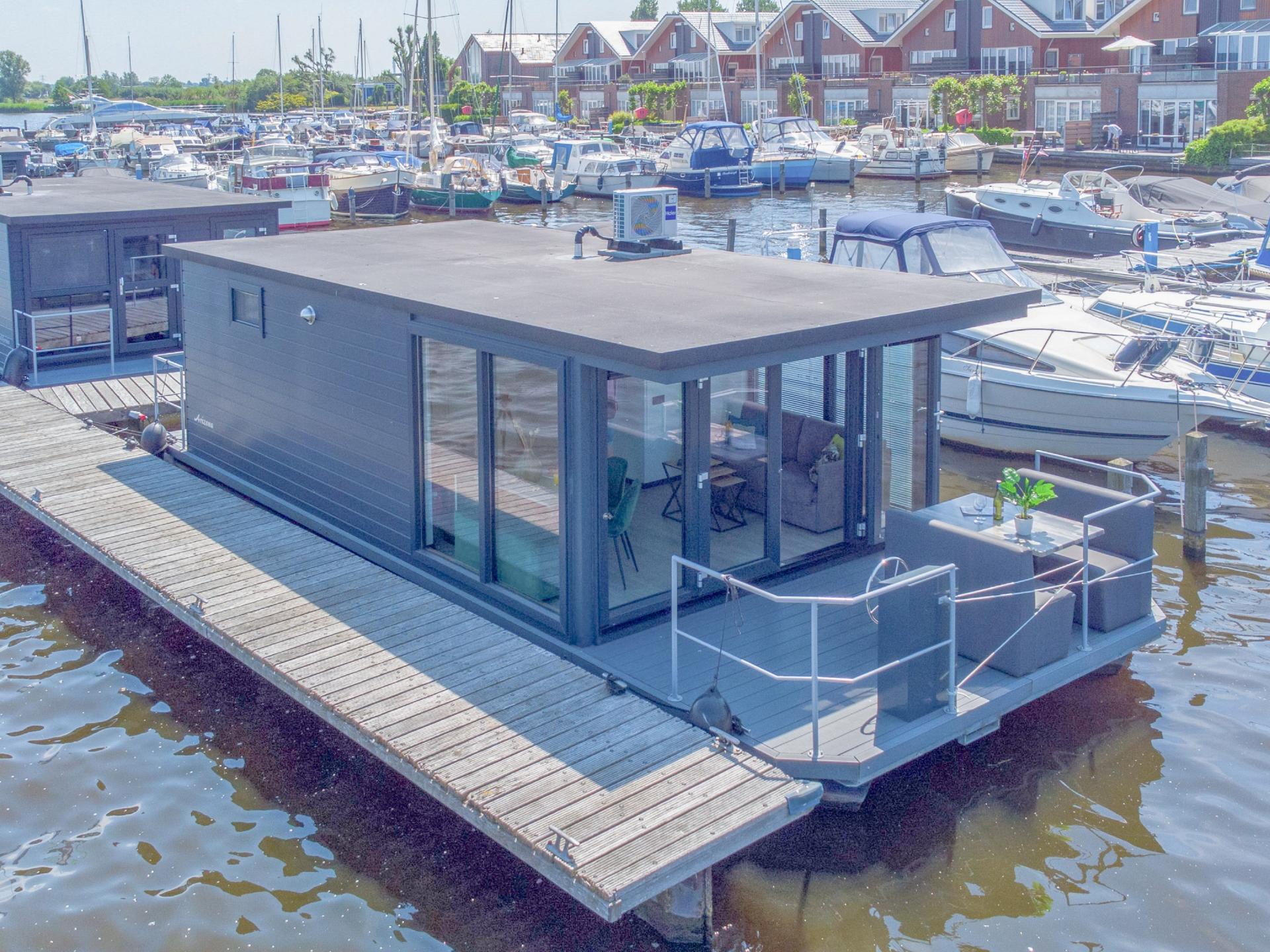 Huisboot met meerzicht en airco