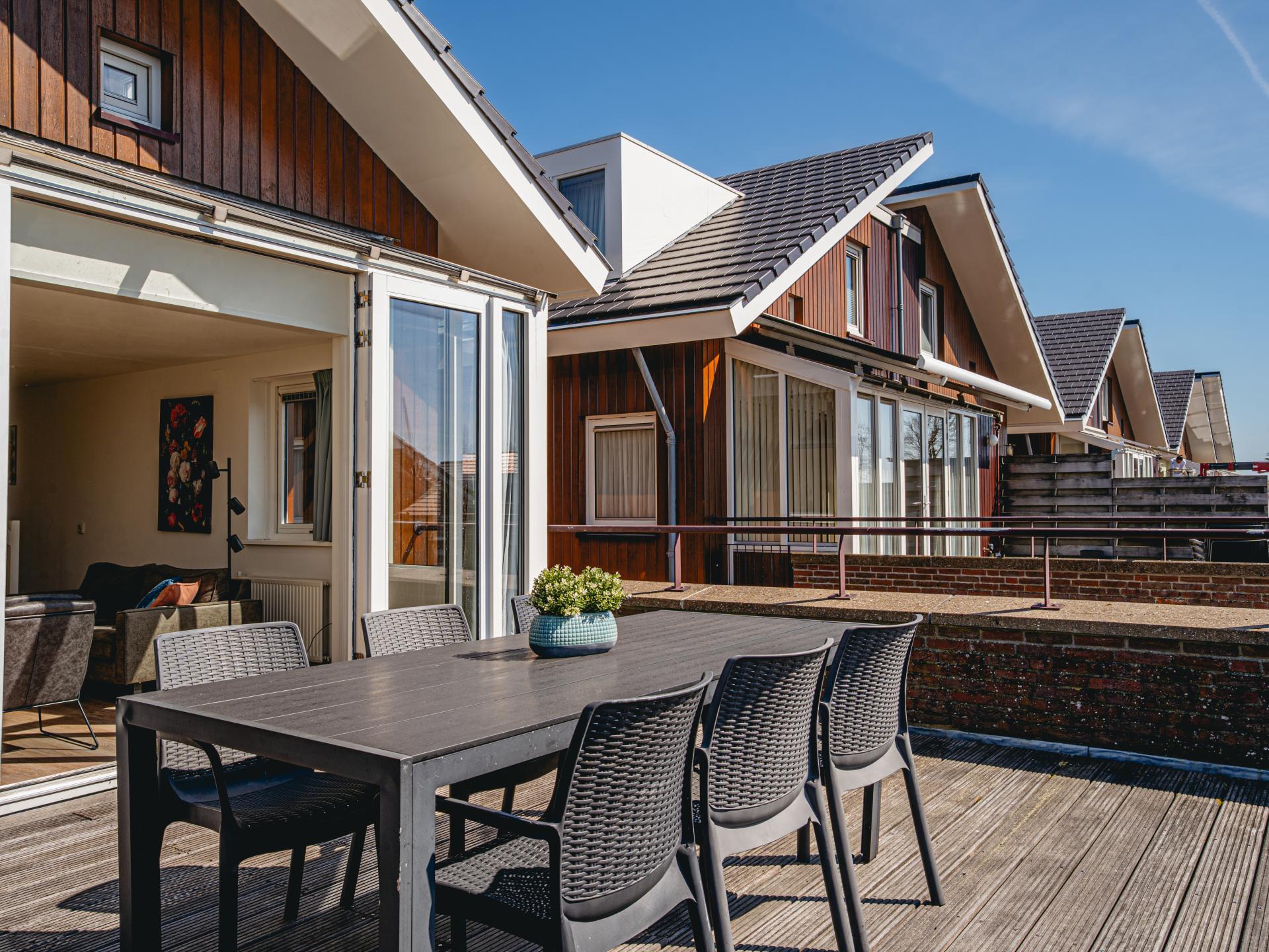 Appartement met dakterras en zicht op het meer