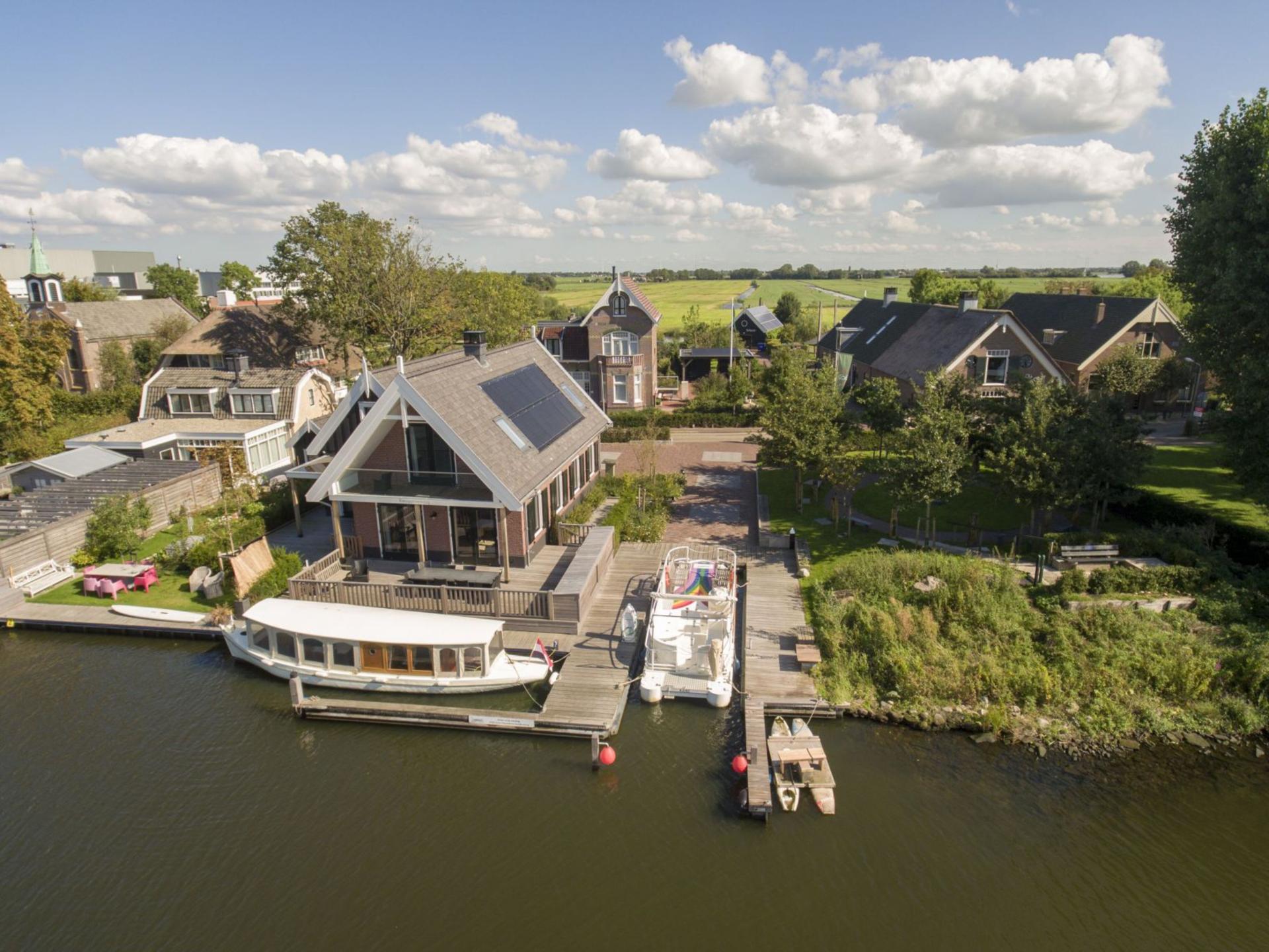 Vakantiehuis aan het water met ligplaats