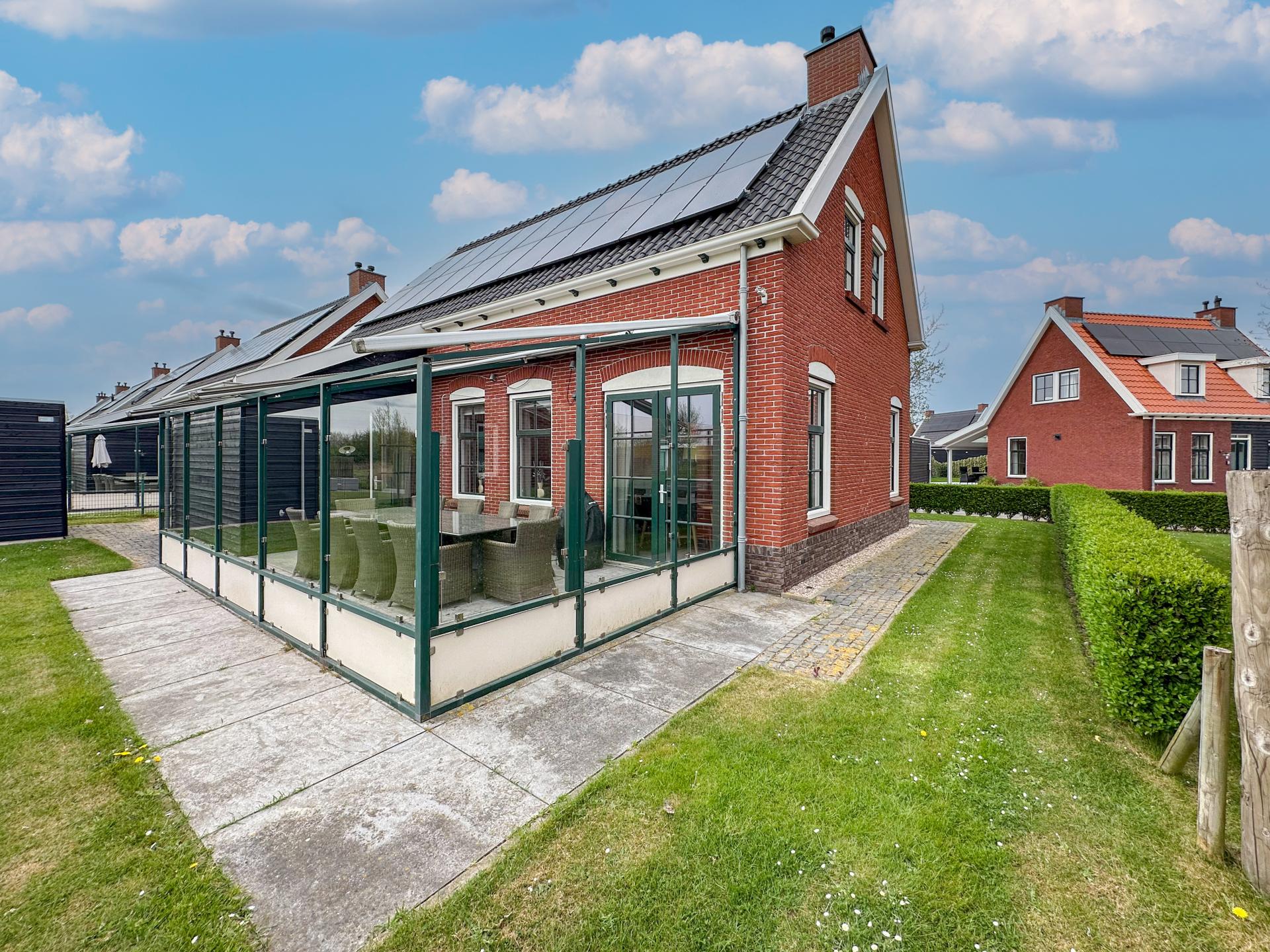 Luxe villa met sauna, spabad, sun-shower en tuin