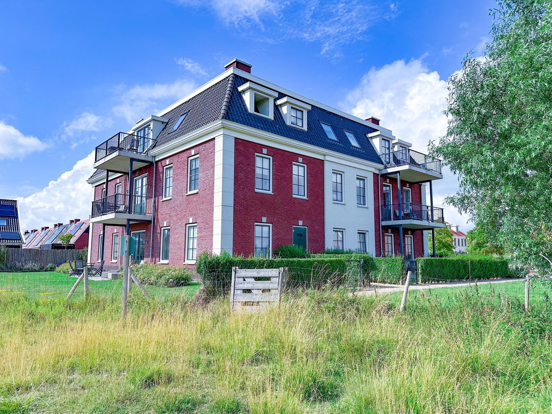 Luxe woning met sauna, spa-bad en strand nabij