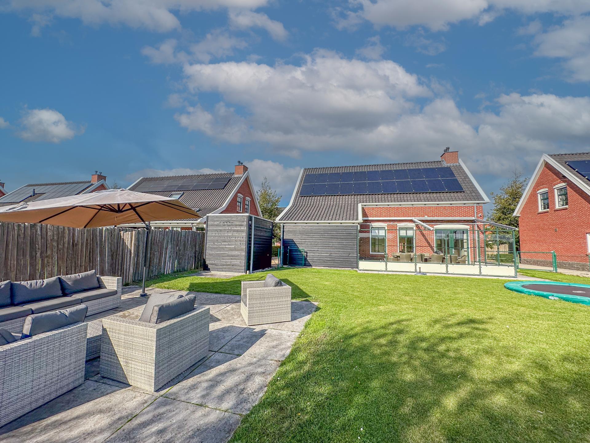 Nabij zee gelegen luxe villa met sauna en tuin