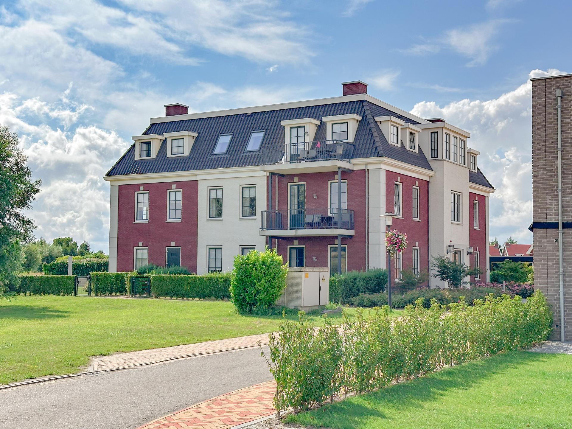 Luxe appartement met Finse sauna nabij zee