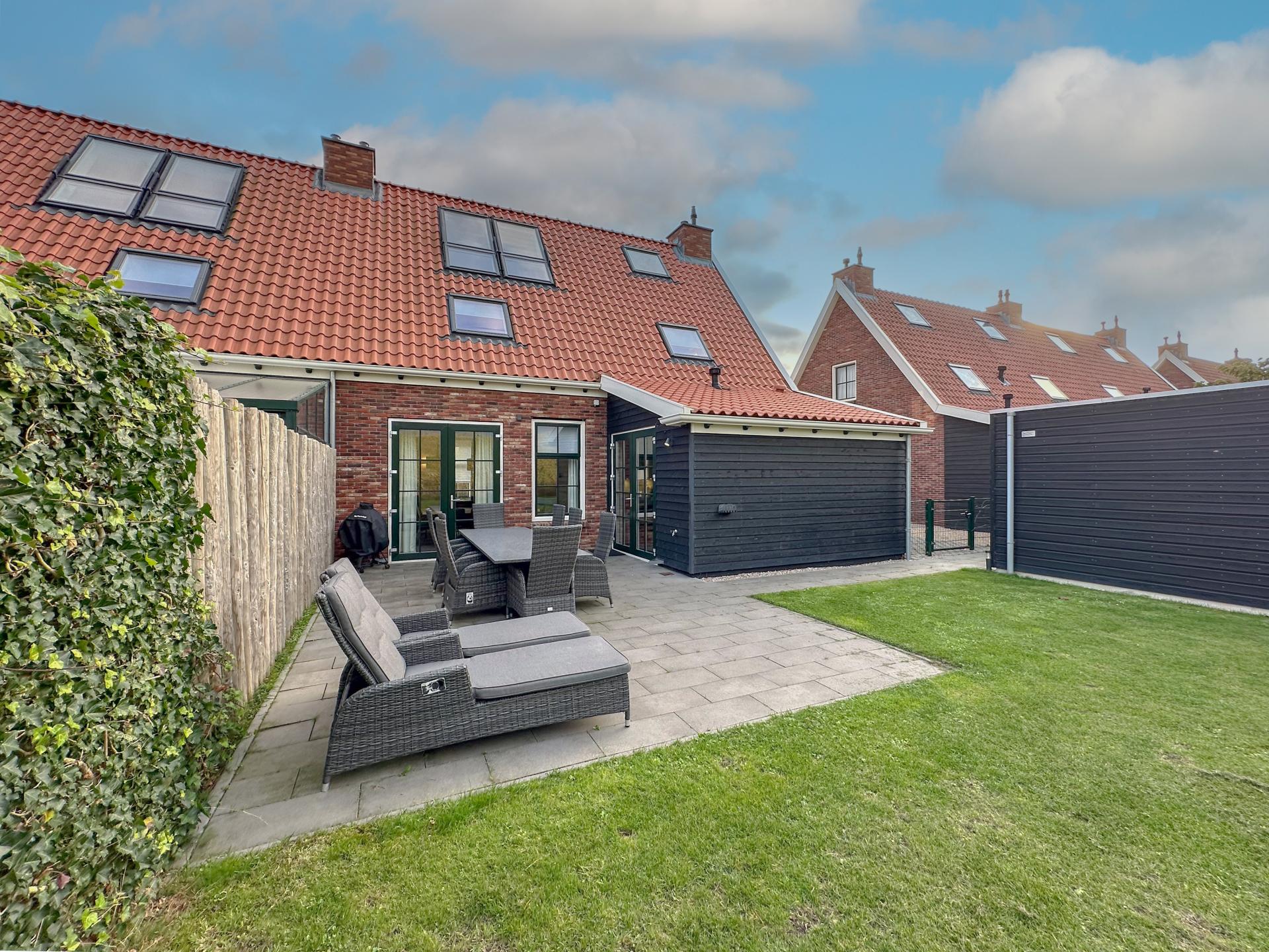 Ruime wellness villa met sauna en tuin nabij zee