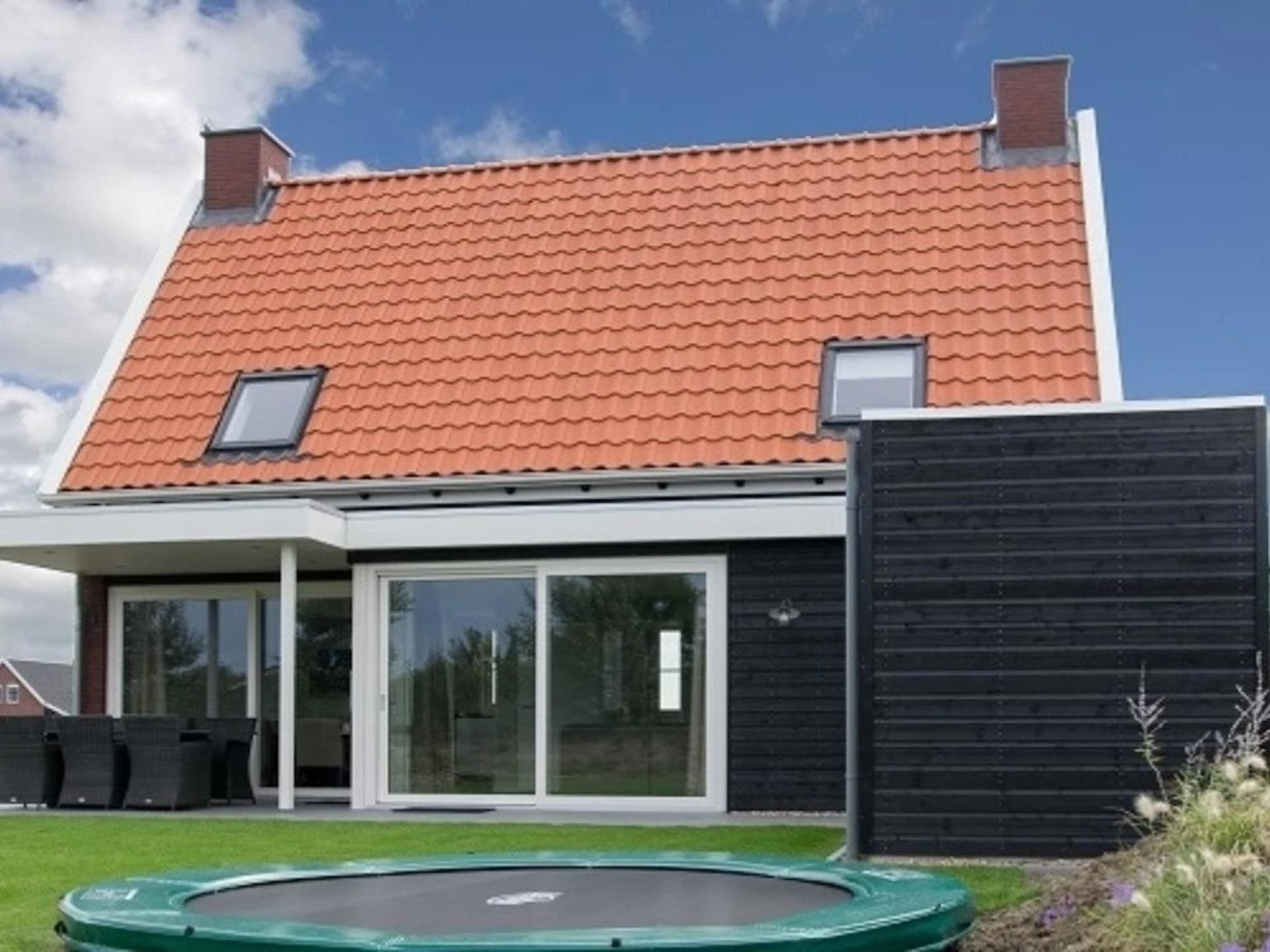 Wellness villa met spabad en sauna en nabij zee