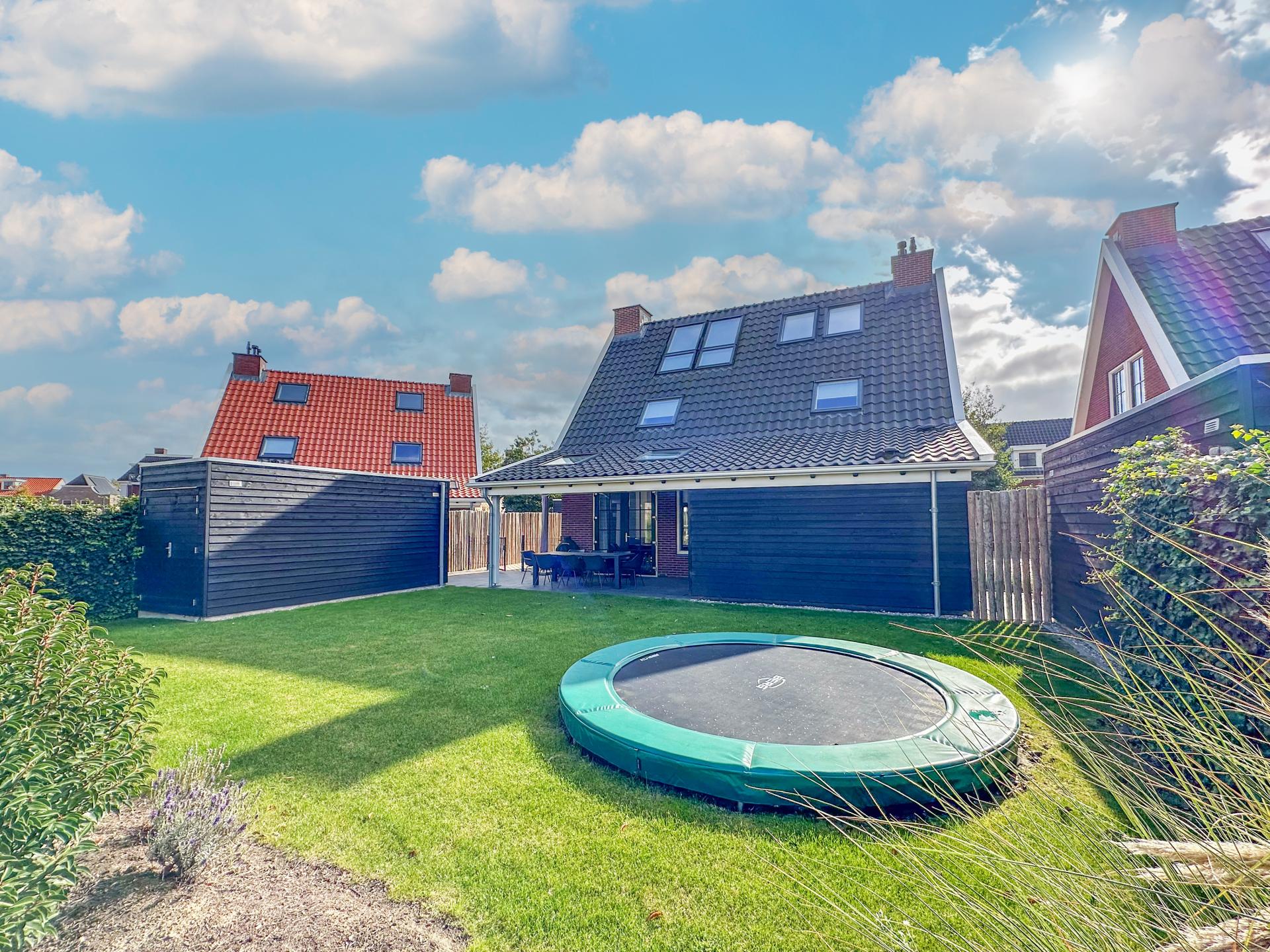 Luxe vrijstaande wellness villa nabij zee