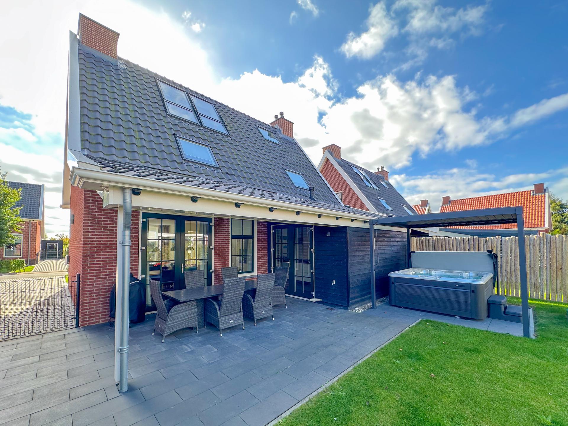 Van alle gemakken voorziene villa nabij zee