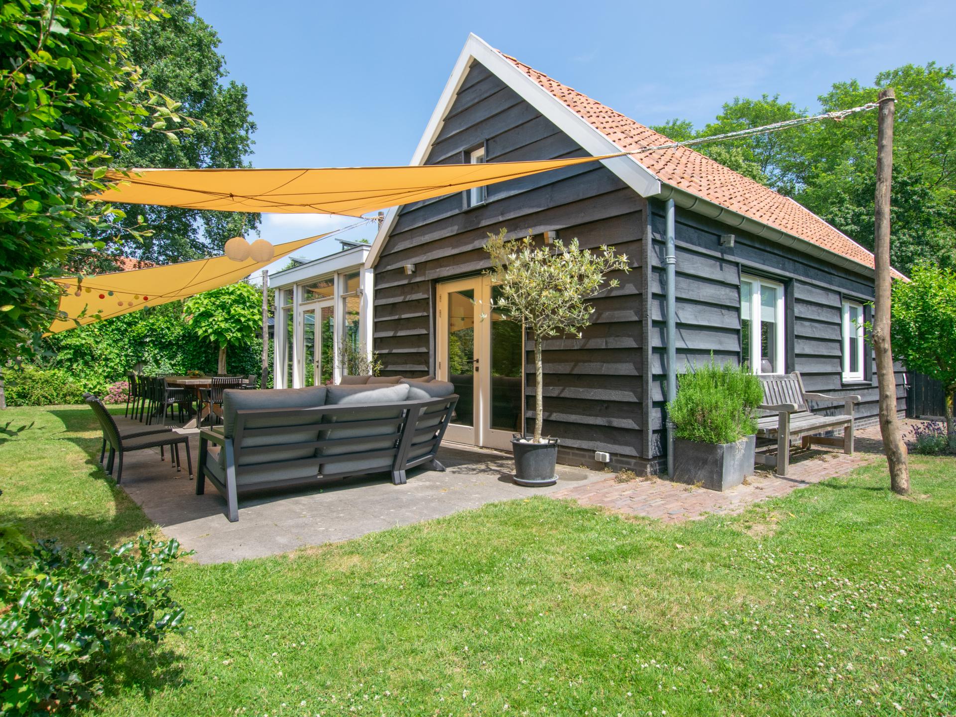 Luxe vakantiehuis met omheinde tuin