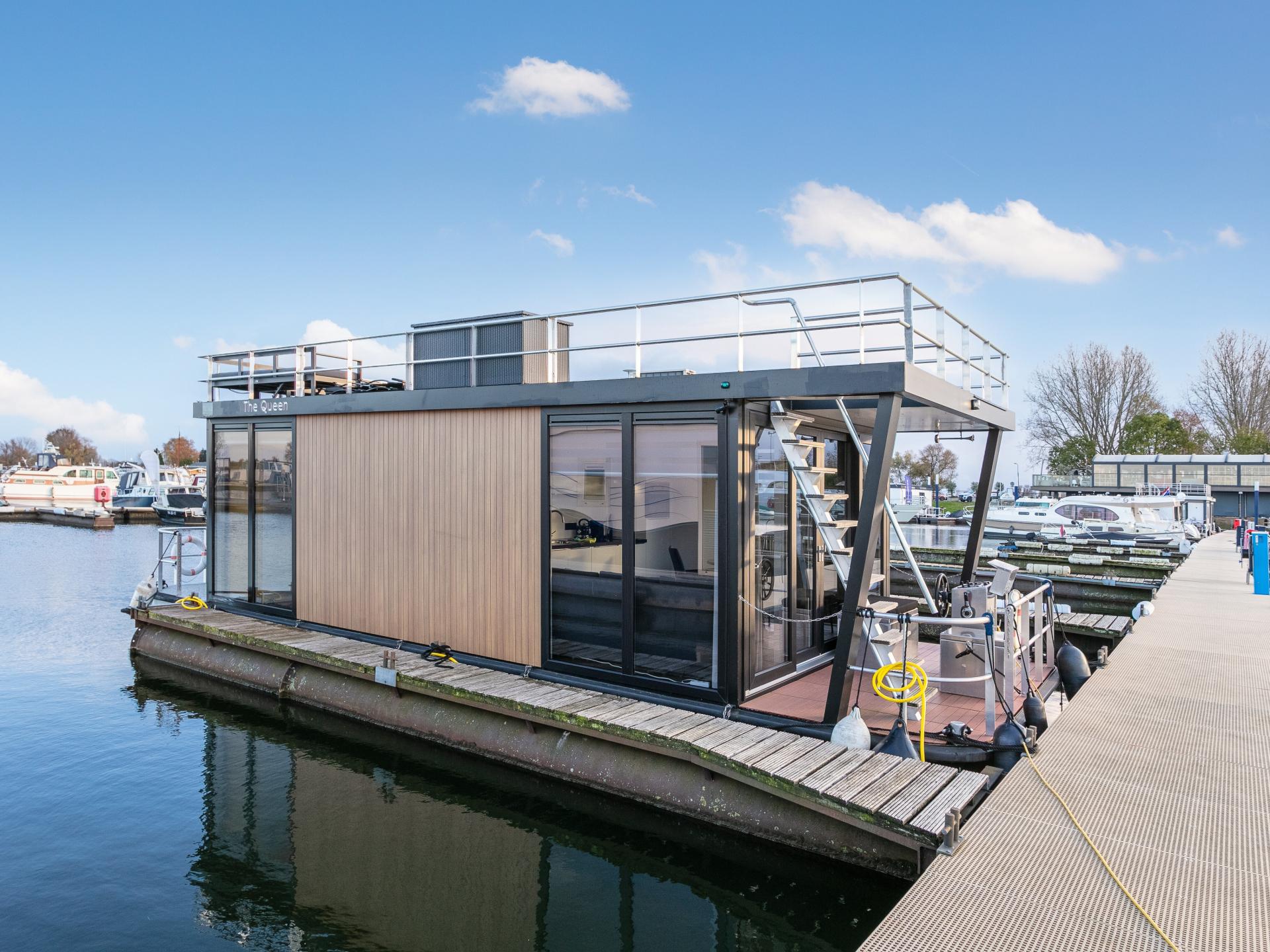 Prachtige huisboot voor 2 personen in mooie haven