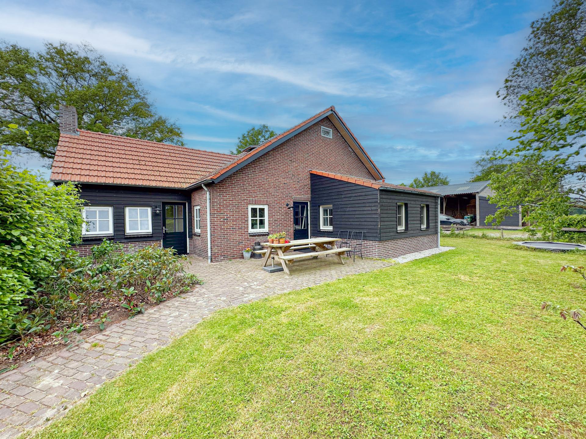 Landelijk gelegen woning met 2 badkamers en tuin