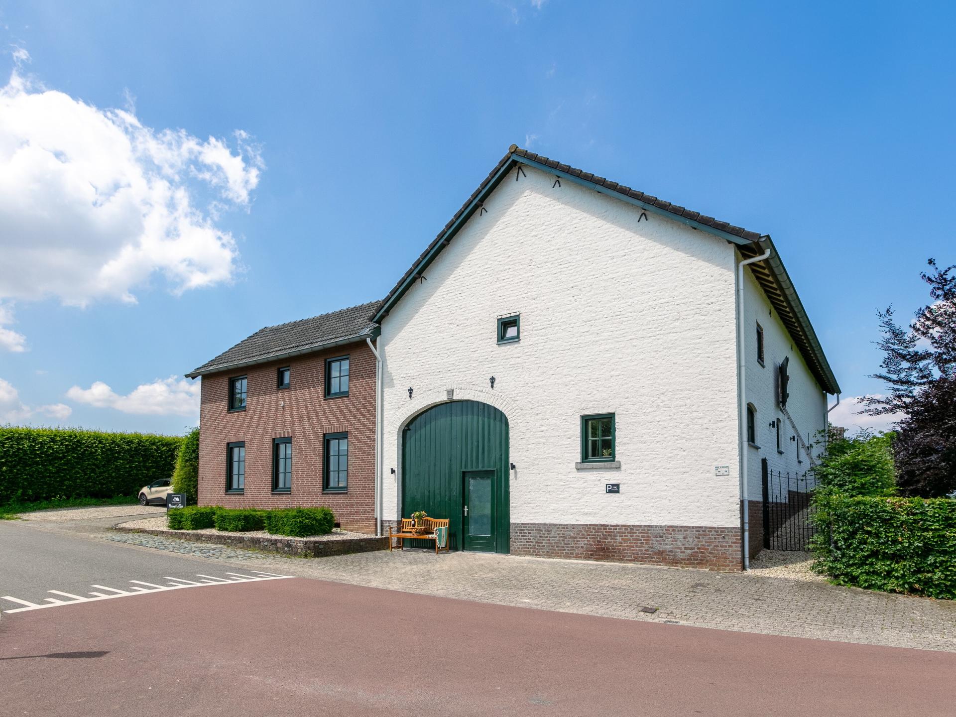 Luxe modern ingericht appartement met dakterras