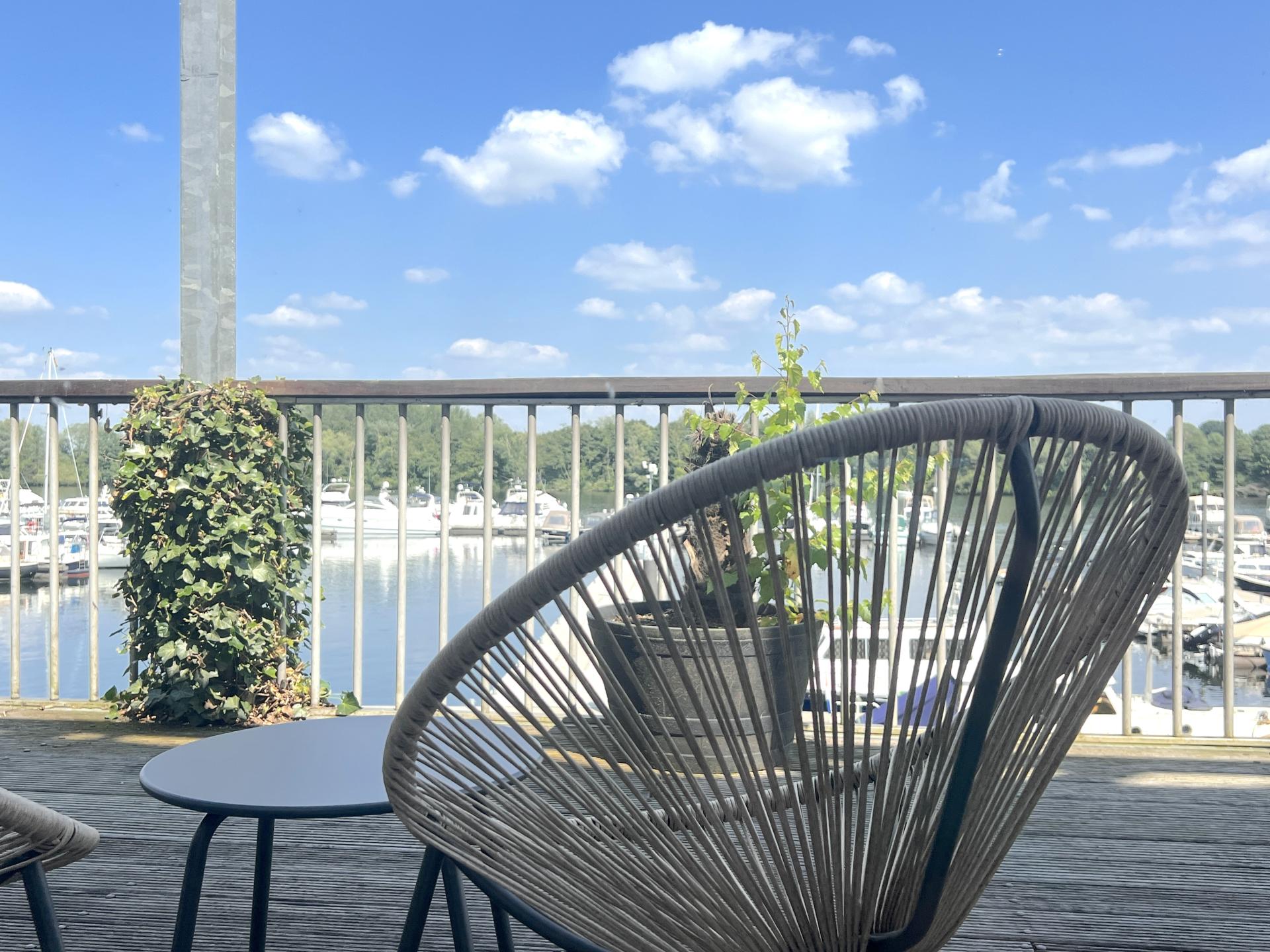 Luxe appartement met uitzicht op het water